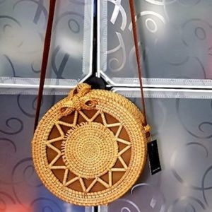 Straw crossbody bag with bow